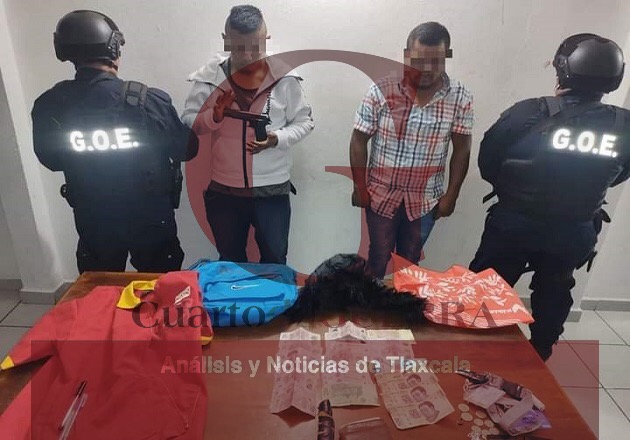 Detienen en Puebla a dos presuntos ladrones; viajaban en un taxi de Tlaxcala